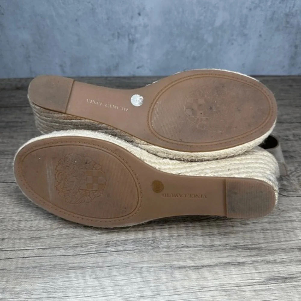Vince Camuto~Women's~Heel Wedge Open Toe~VP-Tesa Tauplicious Elko Nubuck~Size 9M